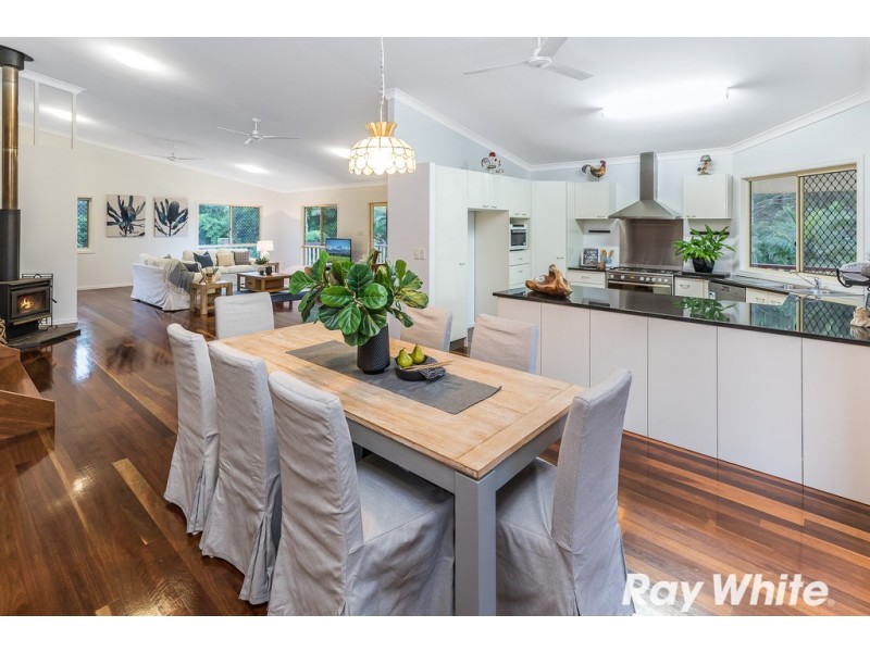 4 Skyline Court, Draper QLD 4520