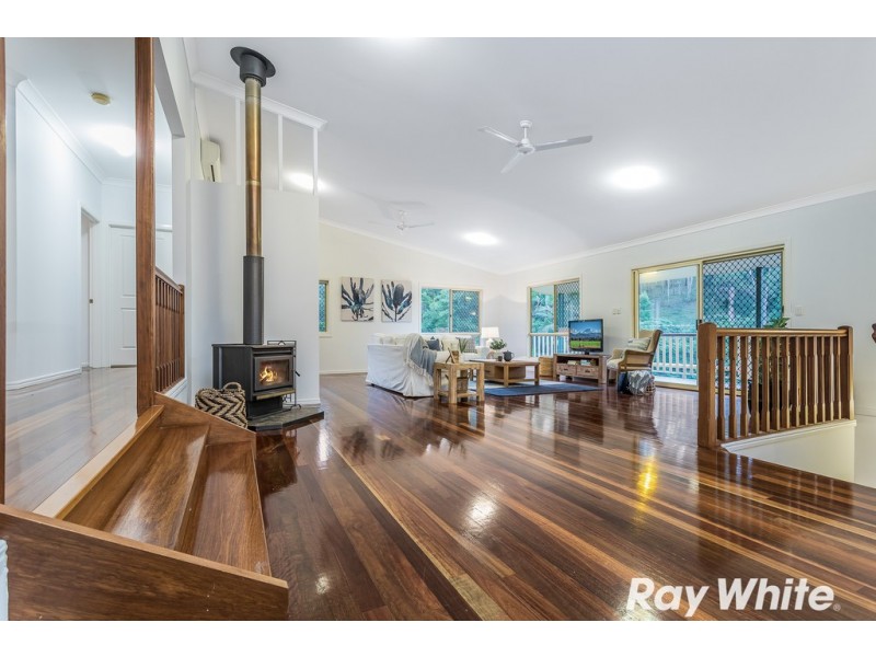 4 Skyline Court, Draper QLD 4520