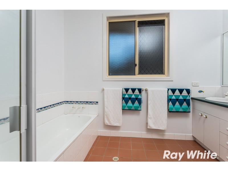 4 Skyline Court, Draper QLD 4520