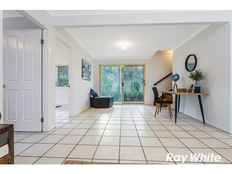 4 Skyline Court, Draper QLD 4520