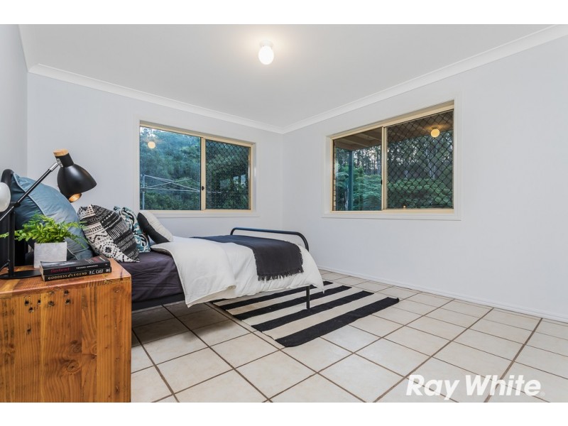 4 Skyline Court, Draper QLD 4520