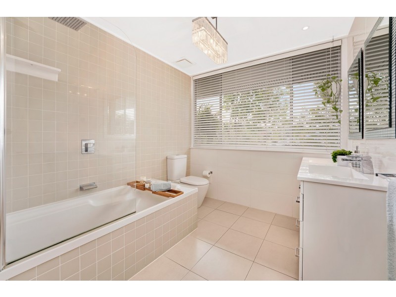 11 Montclair Street, Aspley QLD 4034