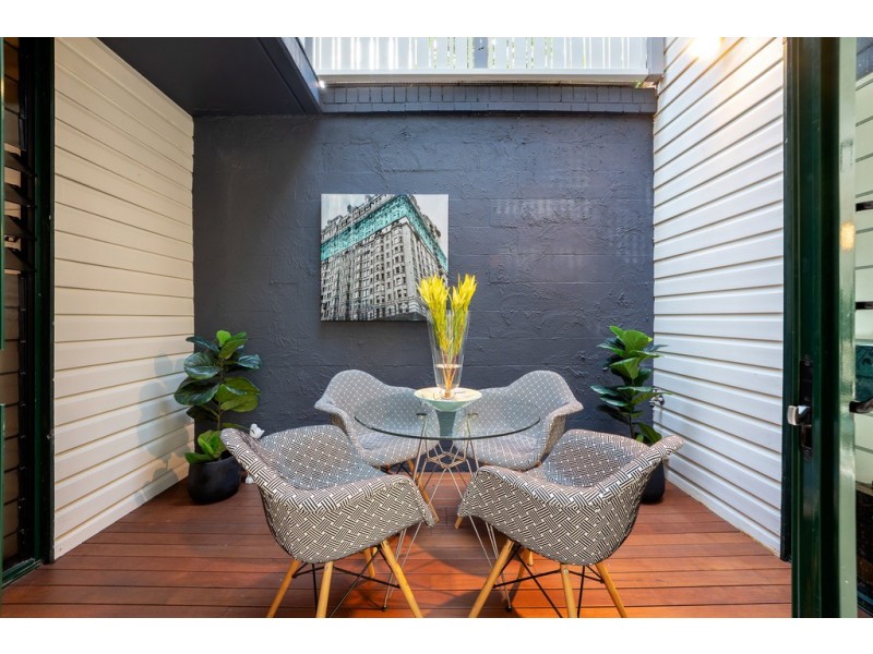 2/8 Waterworks Road, Red Hill QLD 4059