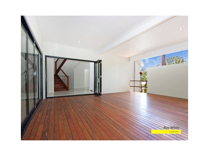 8 Amott Street, Stafford Heights QLD 4053