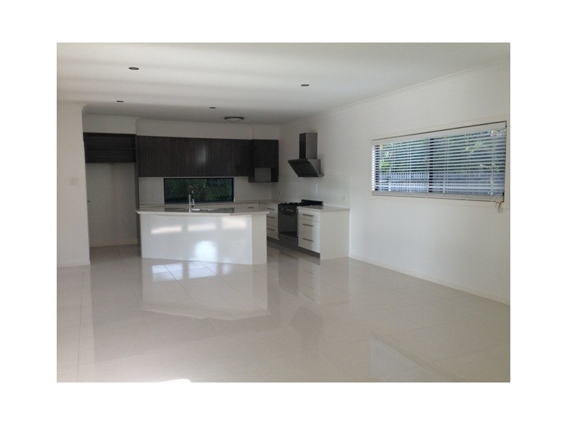 8 Amott Street, Stafford Heights QLD 4053