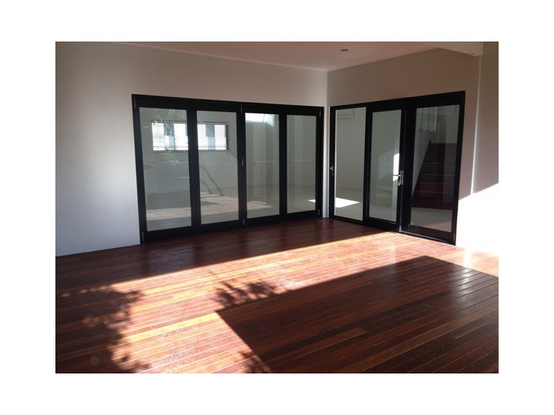 8 Amott Street, Stafford Heights QLD 4053