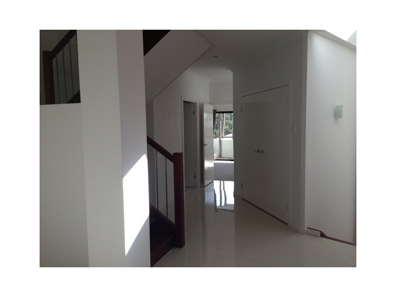 8 Amott Street, Stafford Heights QLD 4053