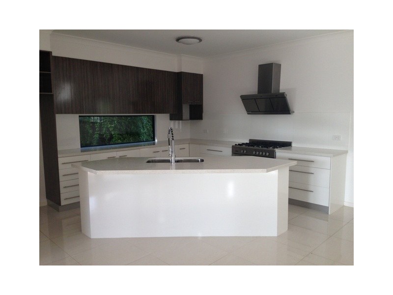 8 Amott Street, Stafford Heights QLD 4053