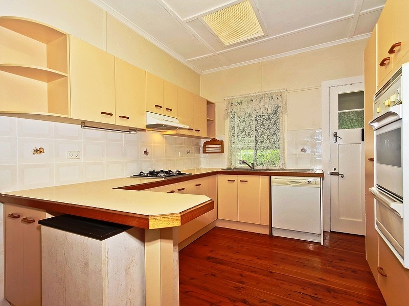 11 School Road, Stafford QLD 4053