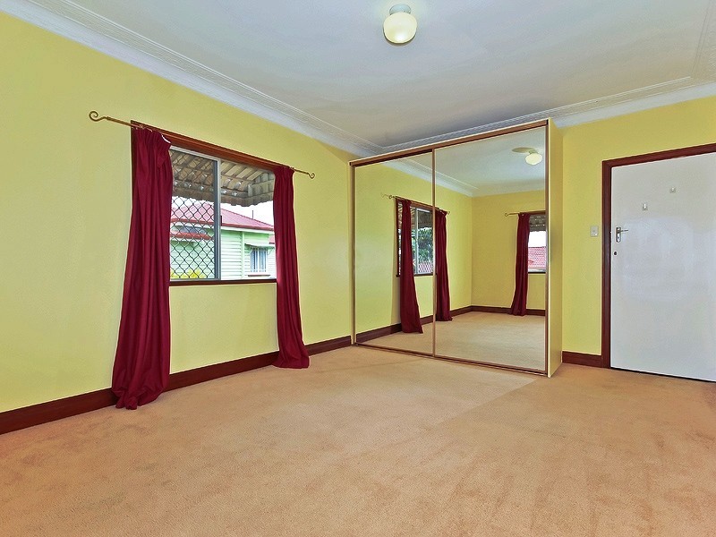 11 School Road, Stafford QLD 4053