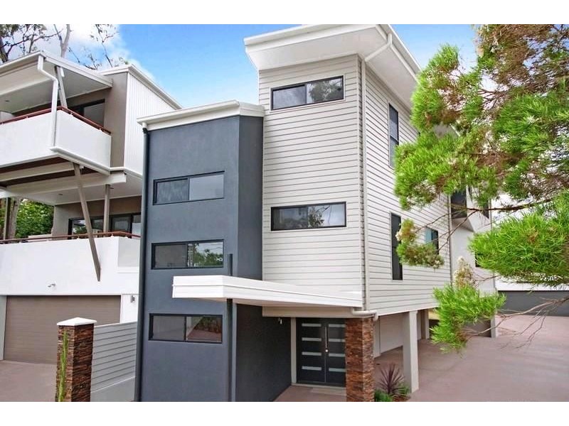 10 Amott Street, Stafford Heights QLD 4053