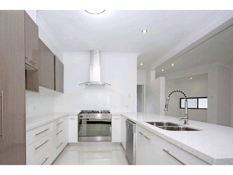 10 Amott Street, Stafford Heights QLD 4053