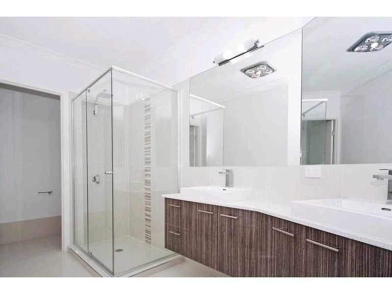 10 Amott Street, Stafford Heights QLD 4053