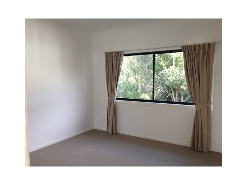 8 Amott Street, Stafford Heights QLD 4053