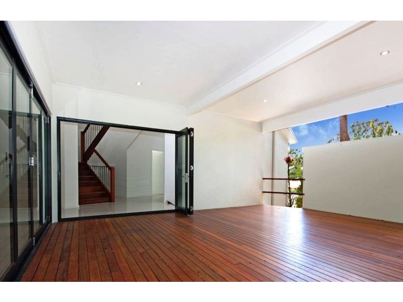 8 Amott Street, Stafford Heights QLD 4053