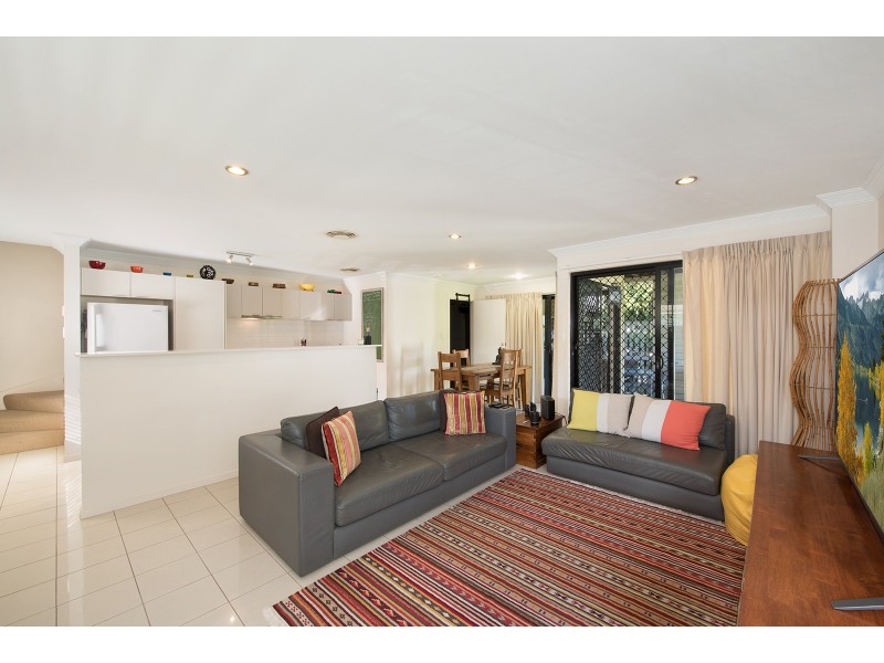 2/9 Windsor Street, Hamilton QLD 4007