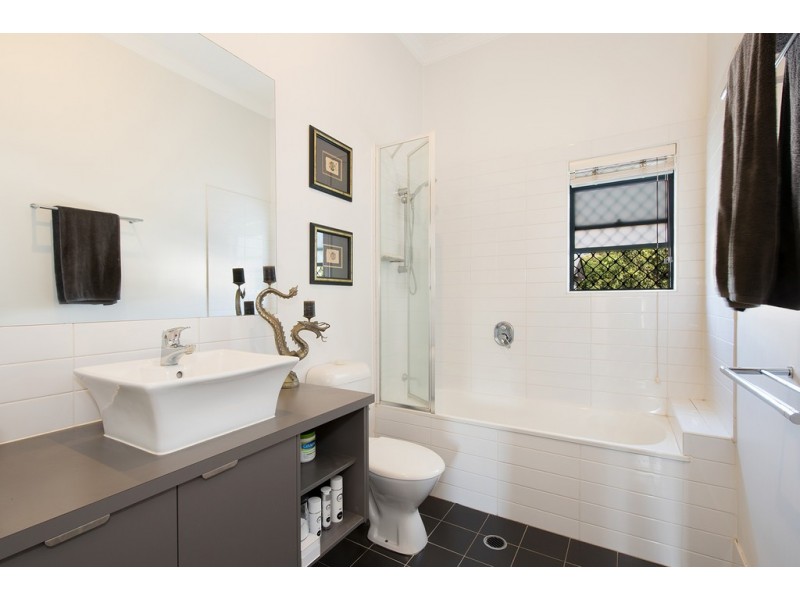 2/9 Windsor Street, Hamilton QLD 4007