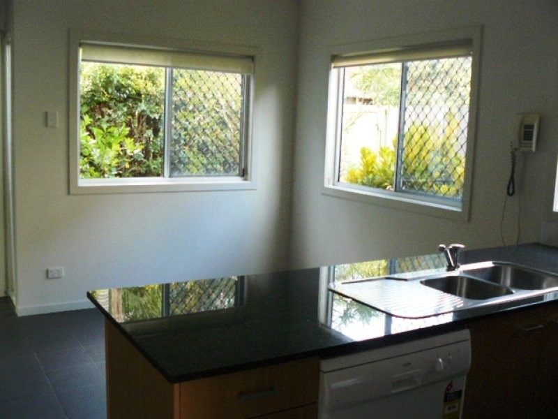 18 Hants Street, Hamilton QLD 4007