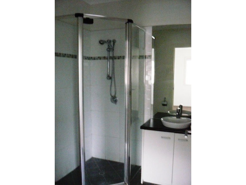 18 Hants Street, Hamilton QLD 4007