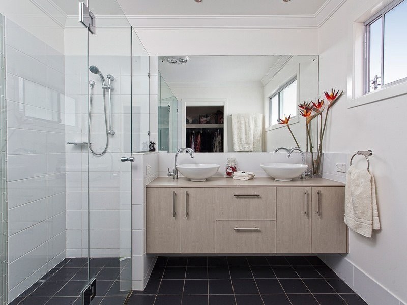 12 Bank St, Windsor QLD 4030