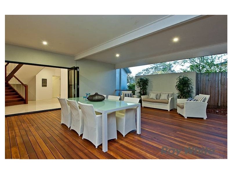 8 Amott Street, Stafford Heights QLD 4053