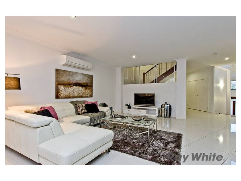 8 Amott Street, Stafford Heights QLD 4053