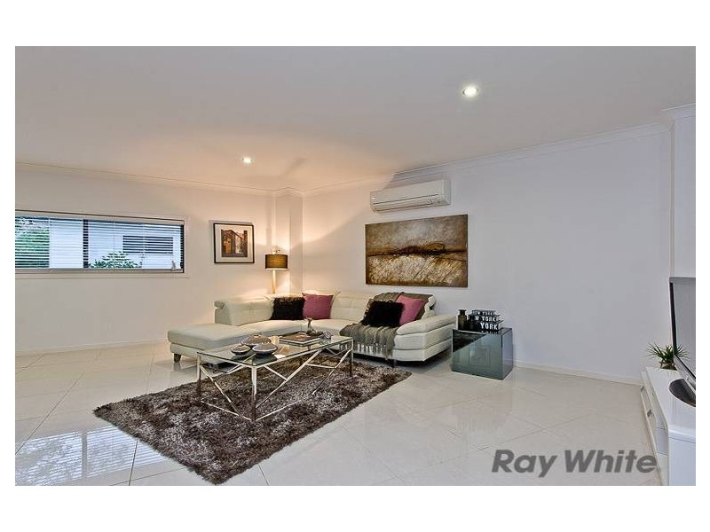 8 Amott Street, Stafford Heights QLD 4053