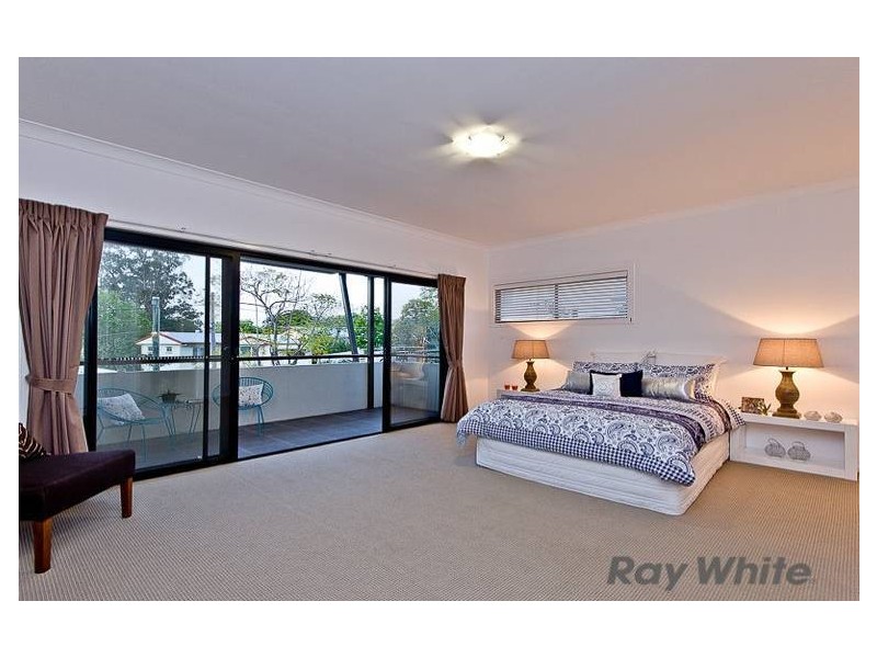 8 Amott Street, Stafford Heights QLD 4053