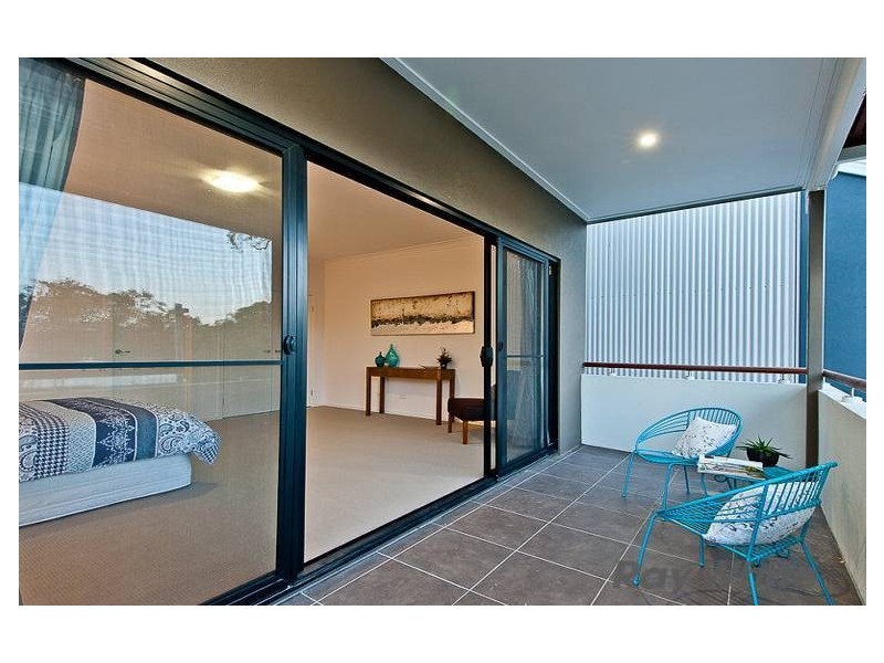 8 Amott Street, Stafford Heights QLD 4053