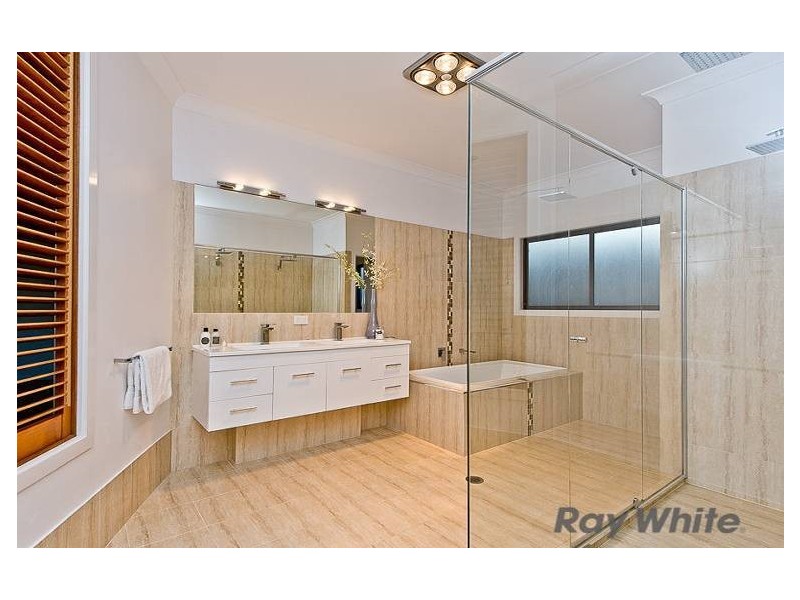 8 Amott Street, Stafford Heights QLD 4053