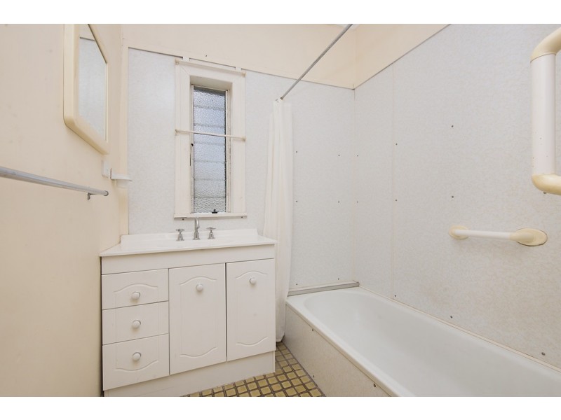 73 Seventh Avenue, Kedron QLD 4031