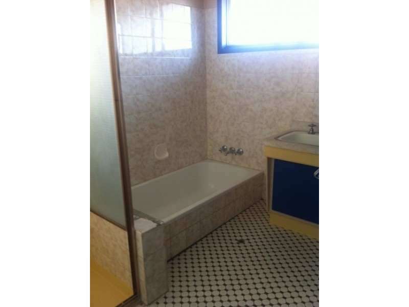 4 Hepburn Street, Stafford Heights QLD 4053