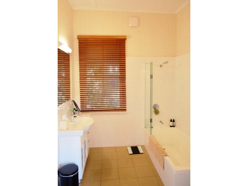 14 Annie Street, Windsor QLD 4030