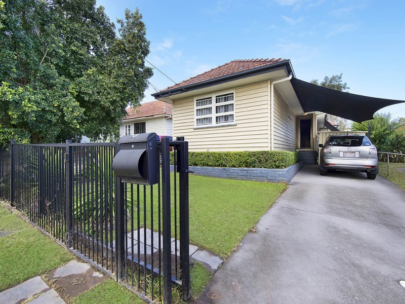 13 Thirteenth Avenue, Kedron QLD 4031
