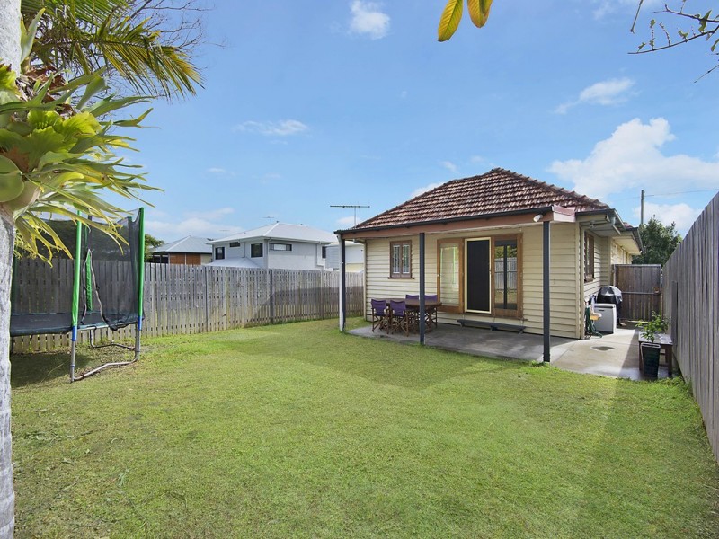 13 Thirteenth Avenue, Kedron QLD 4031
