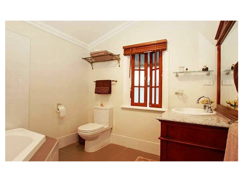 35 Eleventh Avenue, Kedron QLD 4031