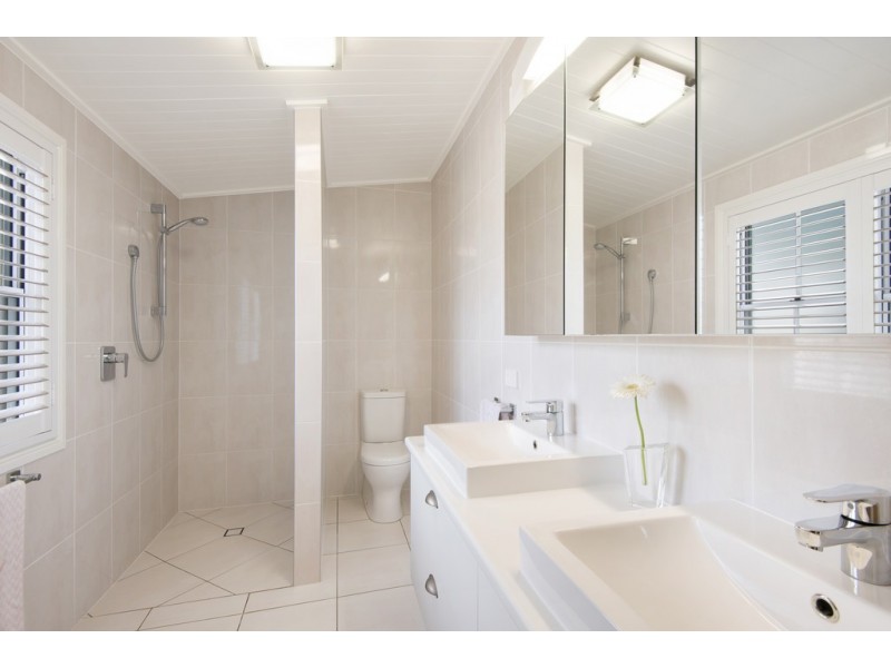 47 Tenth Avenue, Kedron QLD 4031