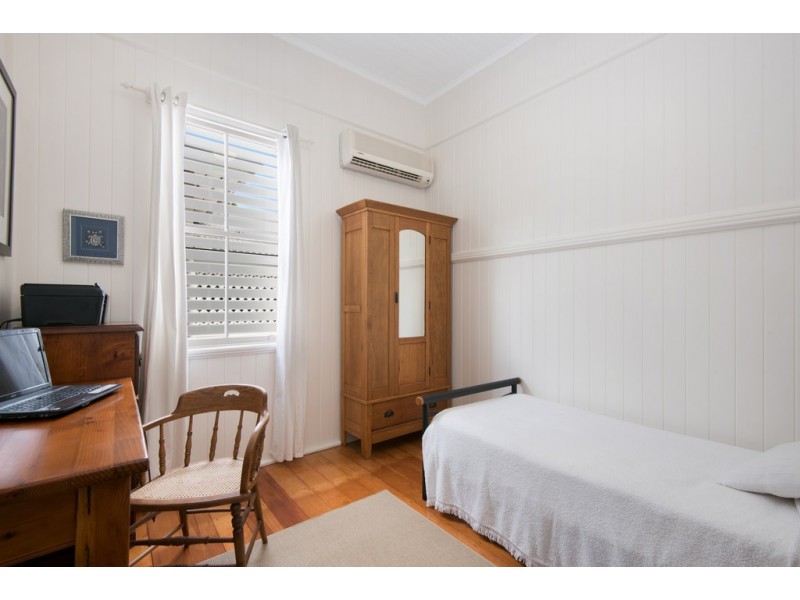 47 Tenth Avenue, Kedron QLD 4031