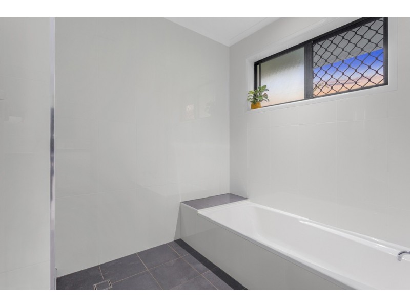 16 Sussex Drive, Albany Creek QLD 4035