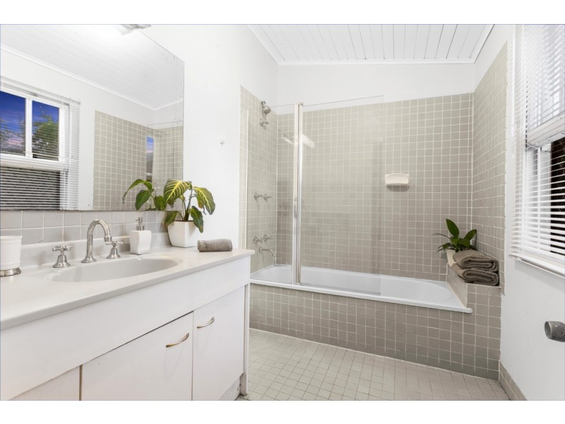 166 Bonney Avenue, Clayfield QLD 4011