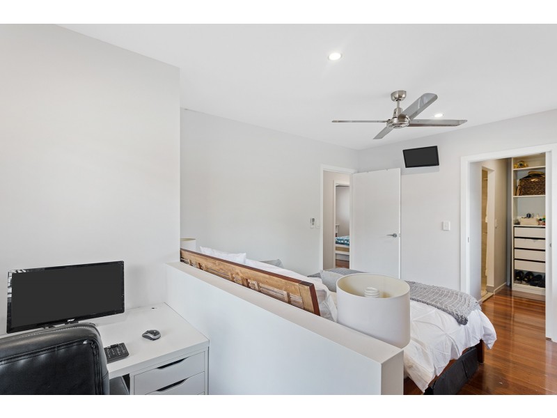 9 Tranters Avenue, Camp Hill QLD 4152