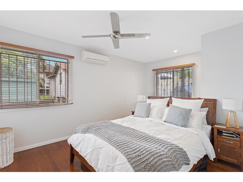 9 Tranters Avenue, Camp Hill QLD 4152