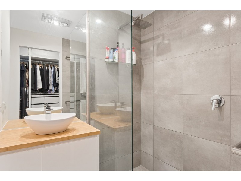 9 Tranters Avenue, Camp Hill QLD 4152