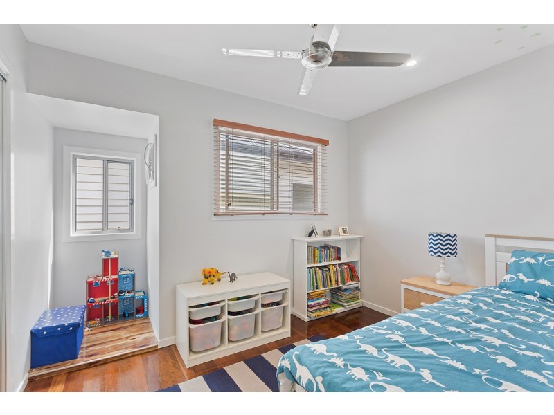 9 Tranters Avenue, Camp Hill QLD 4152