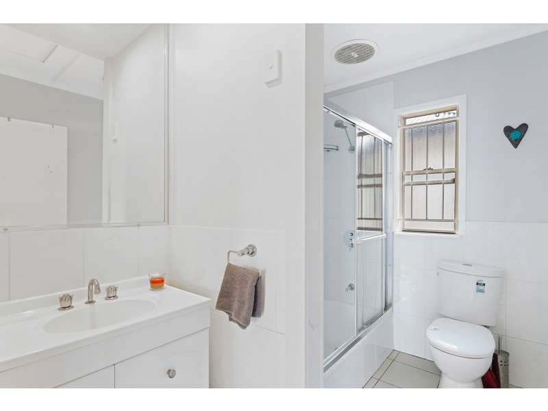 9 Tranters Avenue, Camp Hill QLD 4152