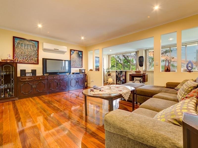 16 Trood Street, Macgregor QLD 4109