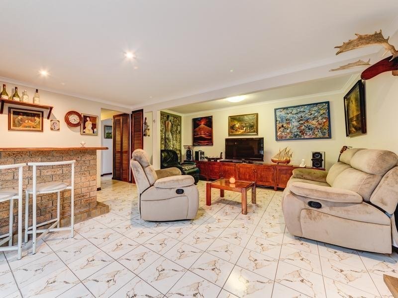 16 Trood Street, Macgregor QLD 4109
