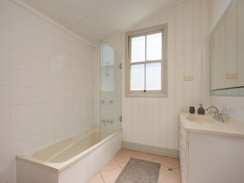 129 Molloy Road, Morningside QLD 4170