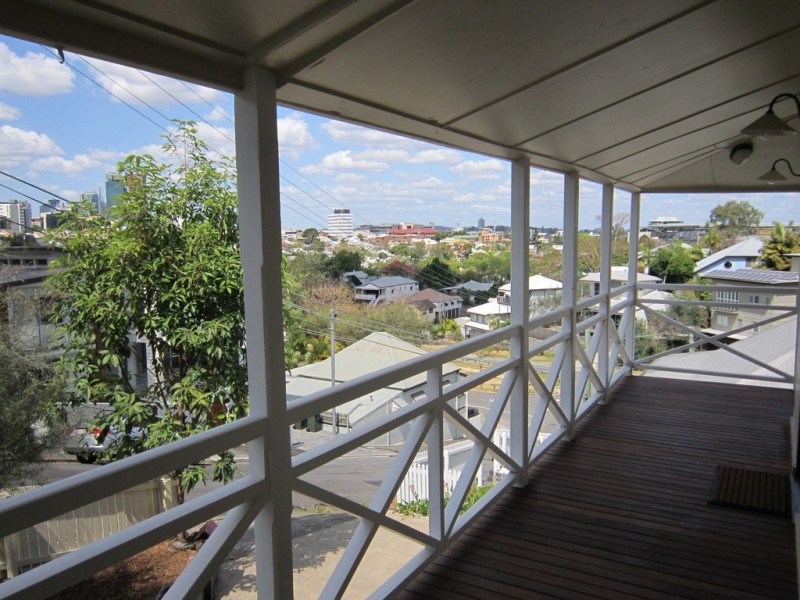 21 Stoneleigh Street, Red Hill QLD 4059