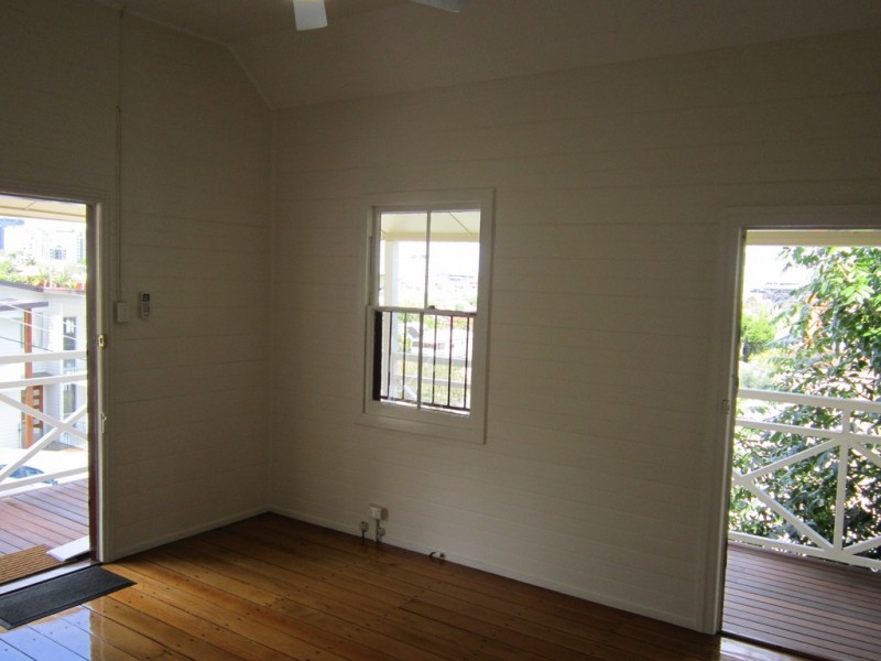 21 Stoneleigh Street, Red Hill QLD 4059